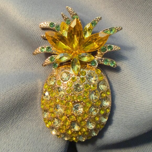 Jewelry - Pineapple Brooch Rhinestone Statement Pin Gold Tone 2.5"